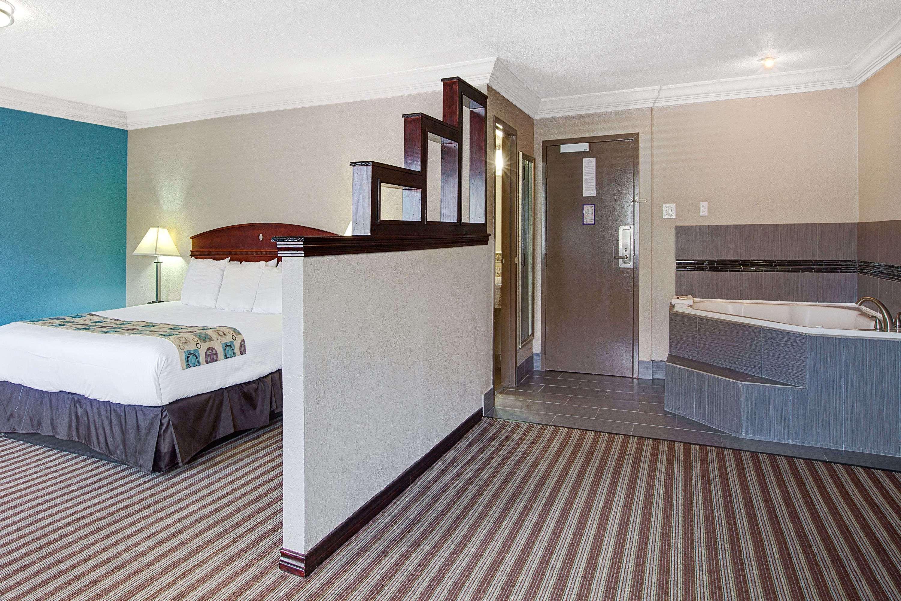 Ramada By Wyndham Intercontinental Airport South Hotel 3*